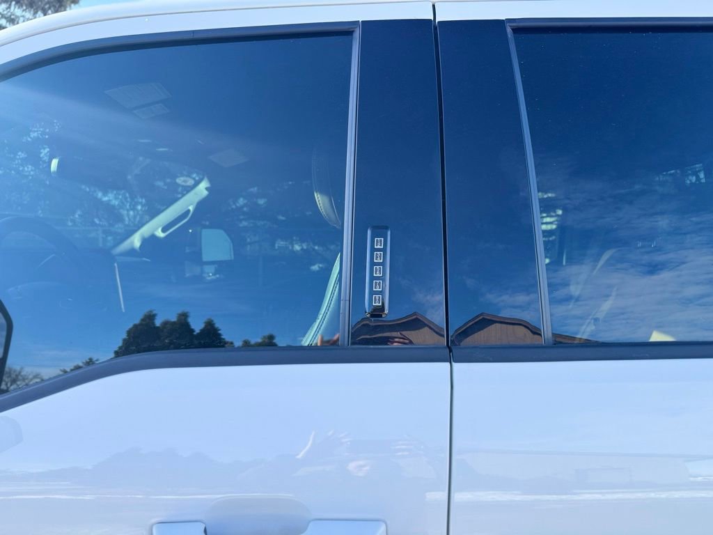 Used 2024 Ford F350 Lariat w/ Sport Appearance Package image 19