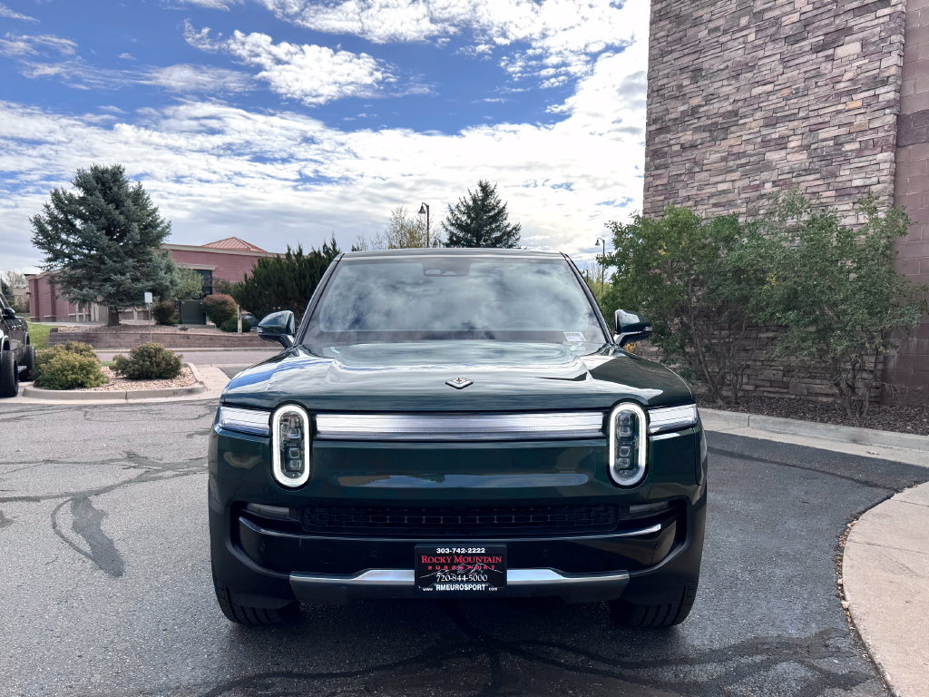Used 2025 Rivian R1S Adventure Dual AWD/4WD image 3