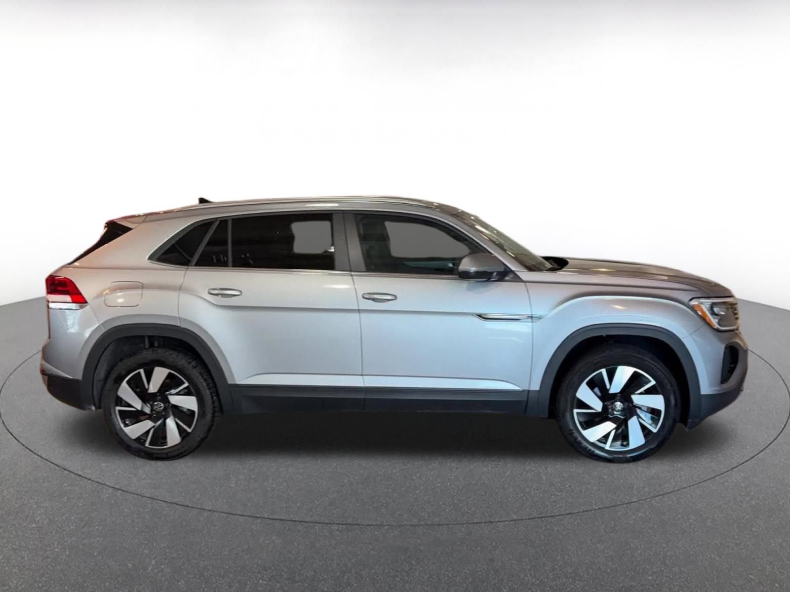 Used 2025 Volkswagen Atlas Cross Sport SE image 17