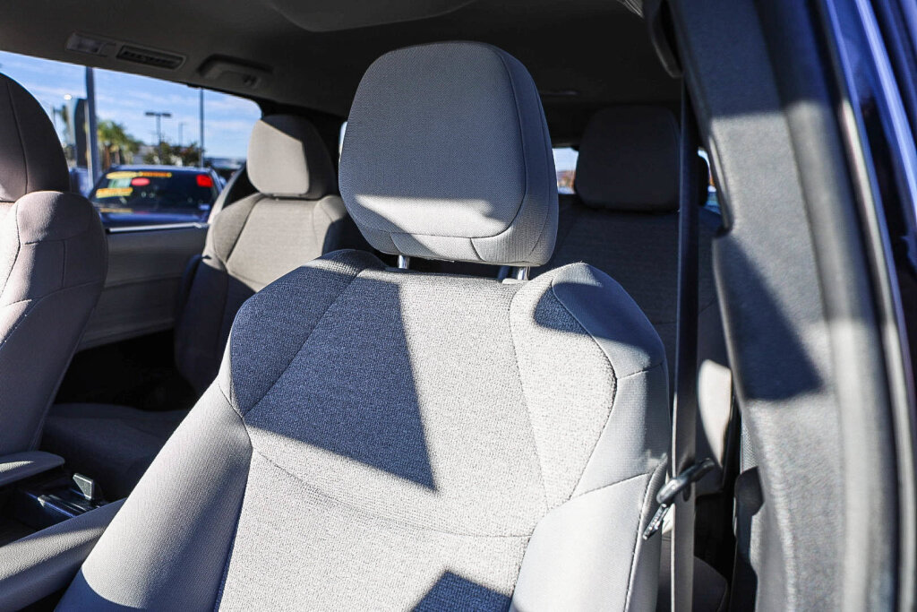 Used 2025 Toyota Sienna LE FWD image 15