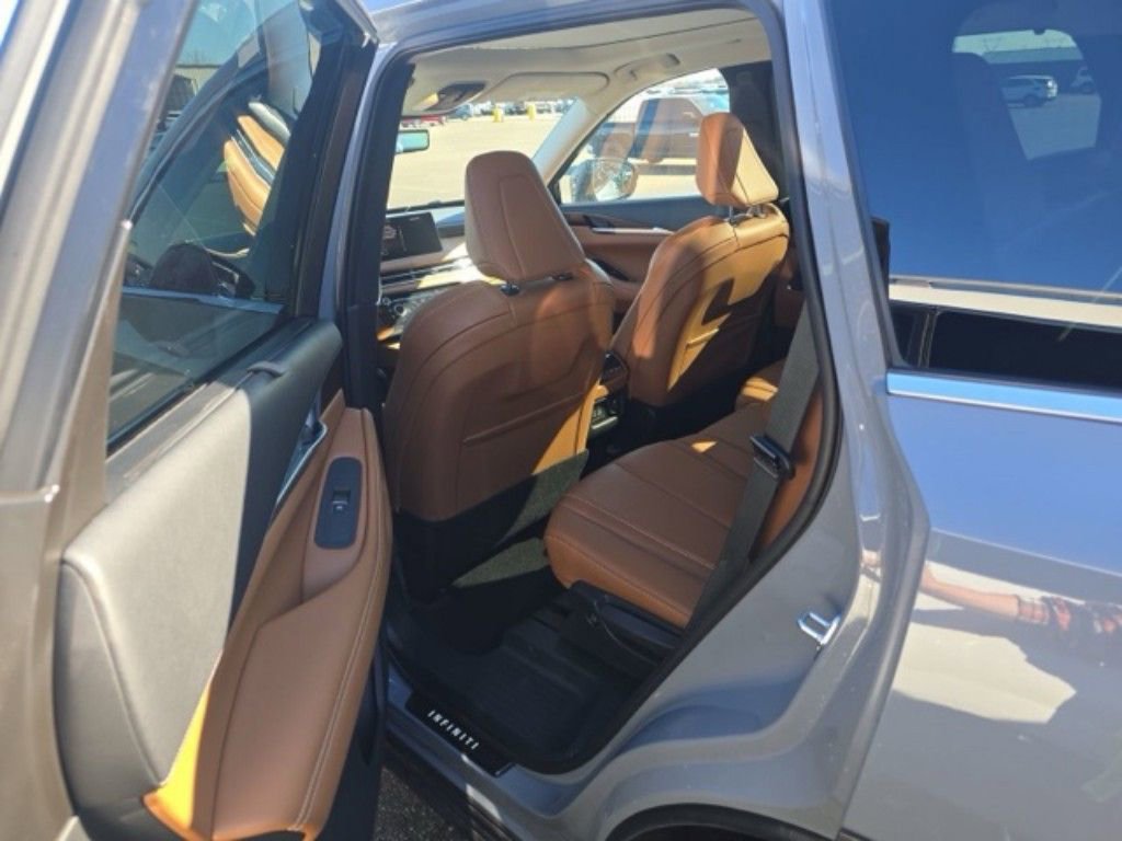 Used 2025 INFINITI QX60 Sensory w/ Vision Package image 15