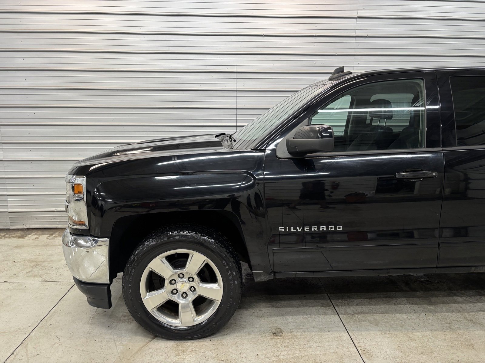 Used 2018 Chevrolet Silverado 1500 LT w/ All Star Edition image 3