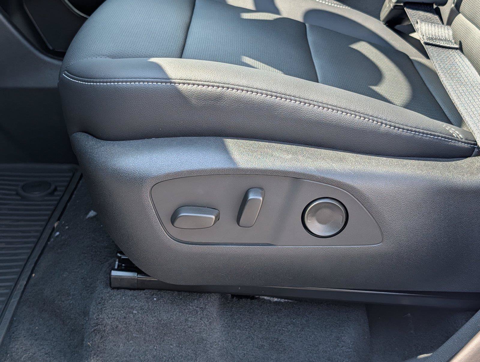 New 2026 Chevrolet Traverse LT w/ Driver Confidence Package FWD image 11