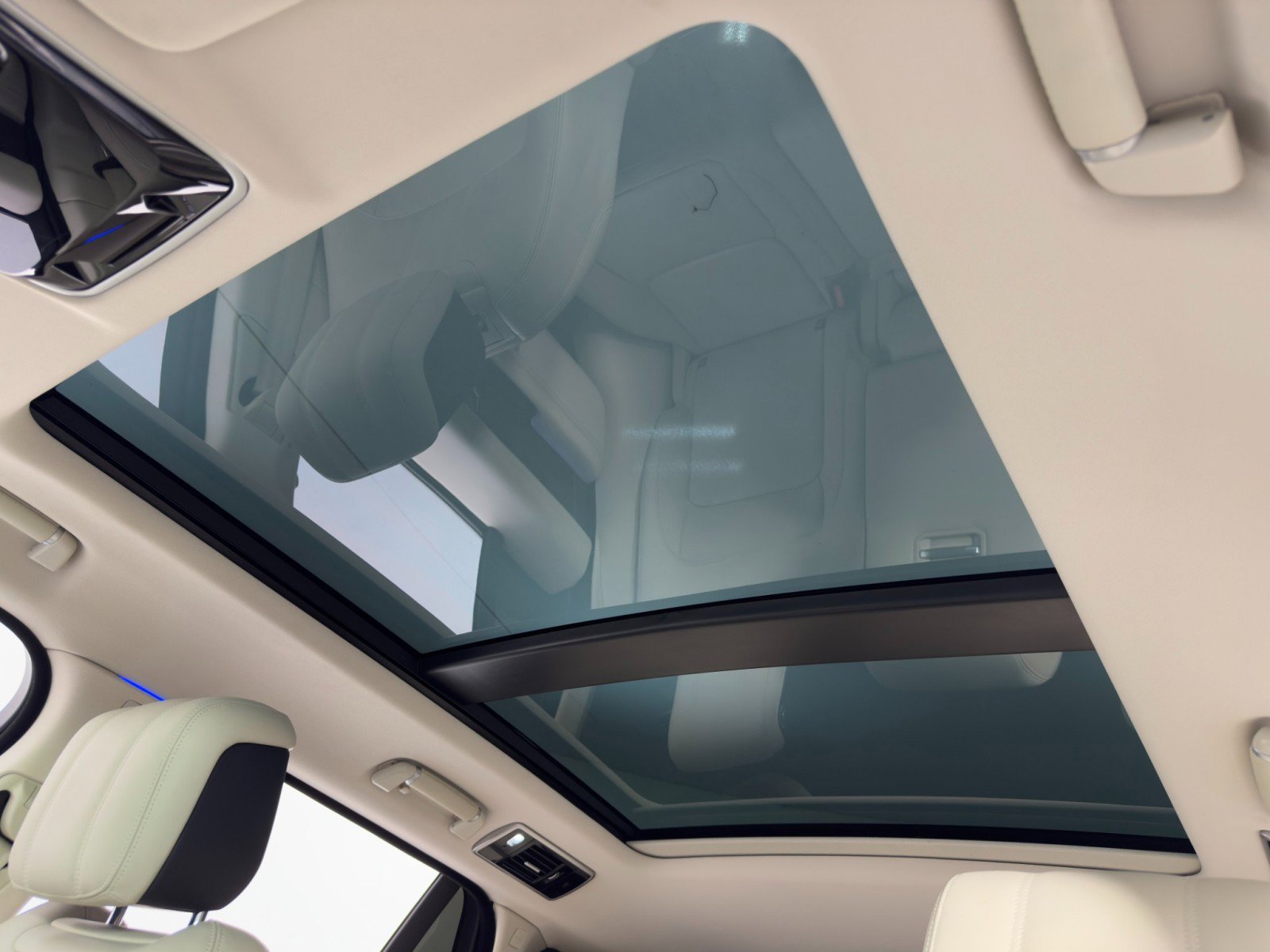 Used 2021 Land Rover Range Rover P525 Westminster Edition image 12