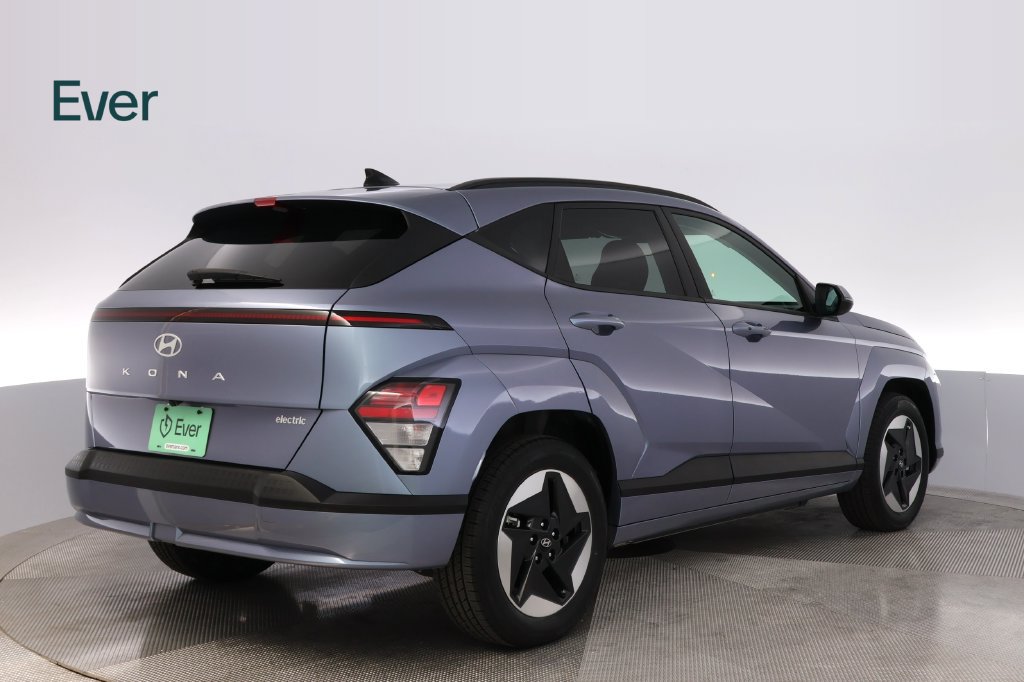 Used 2025 Hyundai Kona SEL FWD image 3