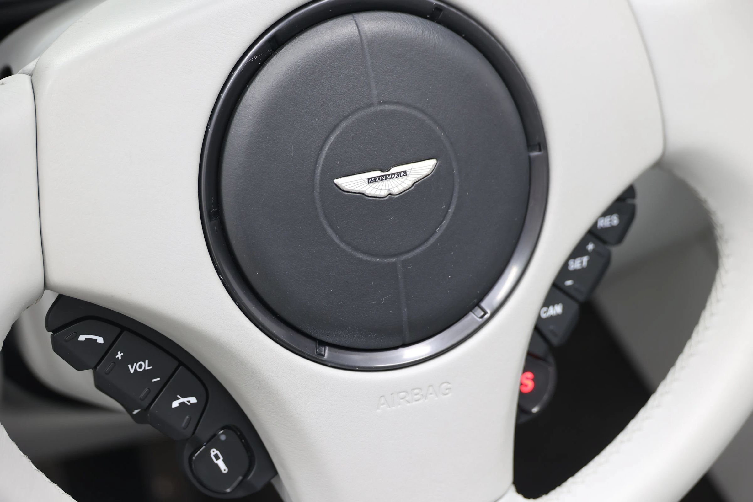 Used 2014 Aston Martin Vanquish Volante RWD image 31