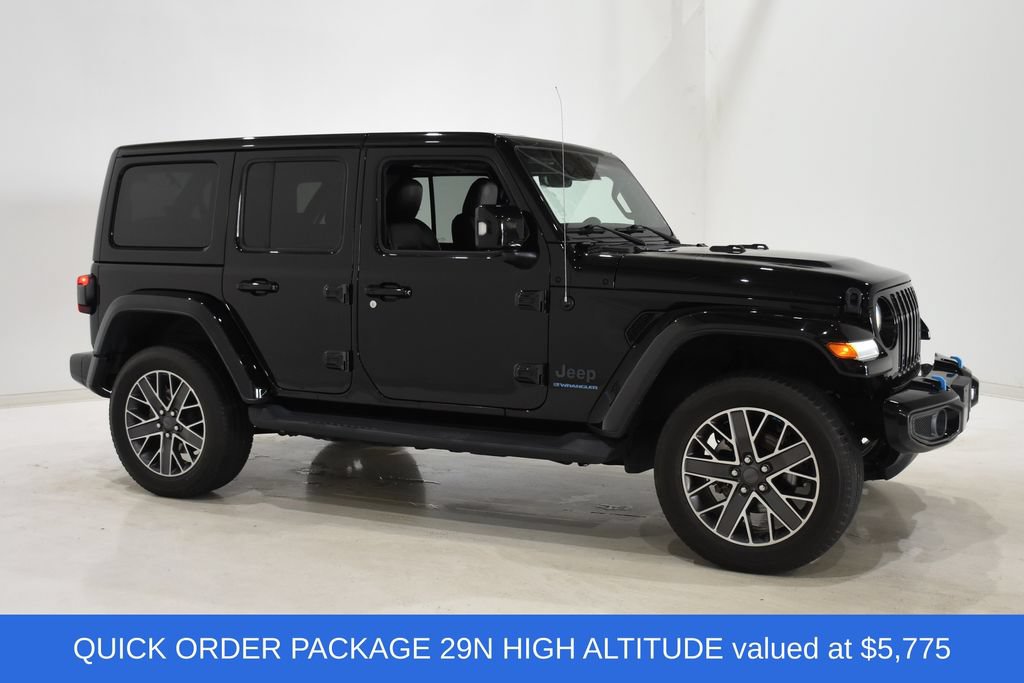 Used 2023 Jeep Wrangler Unlimited Sahara AWD/4WD image 3
