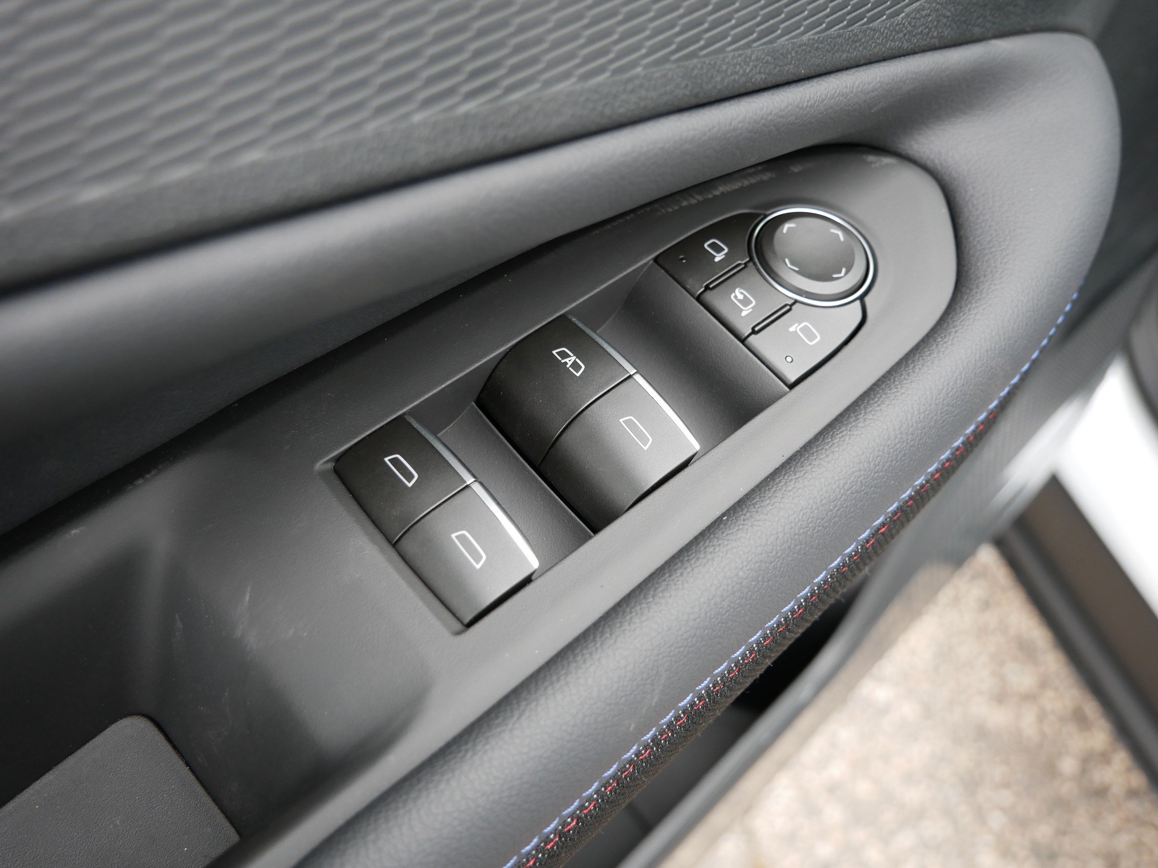 New 2027 Chevrolet Blazer EV RS AWD/4WD image 16