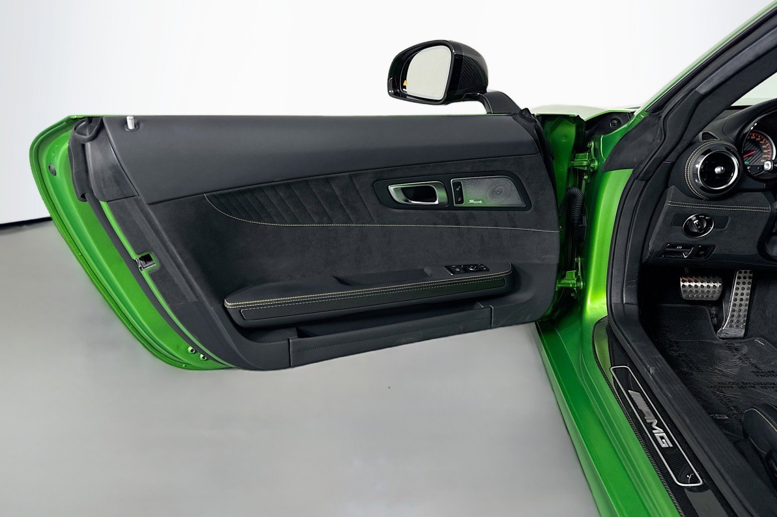 Used 2018 Mercedes-Benz AMG GT R image 20