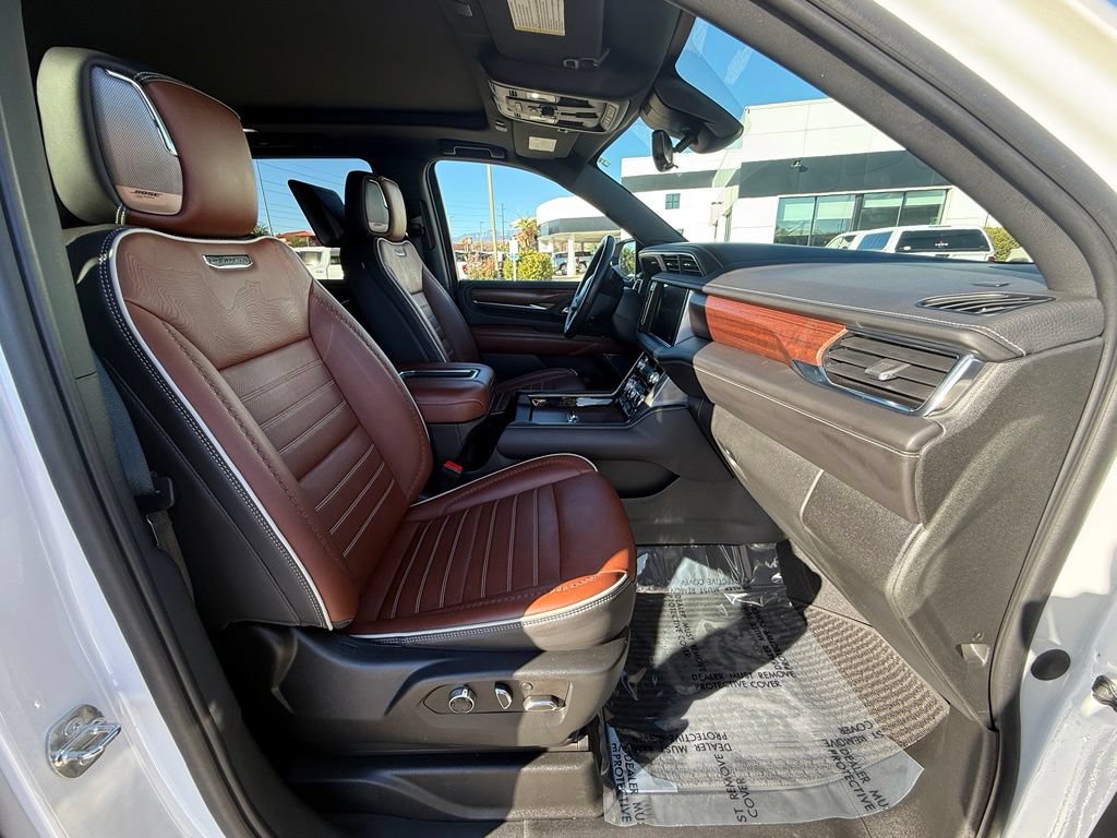 Used 2023 GMC Yukon Denali Ultimate AWD/4WD image 17