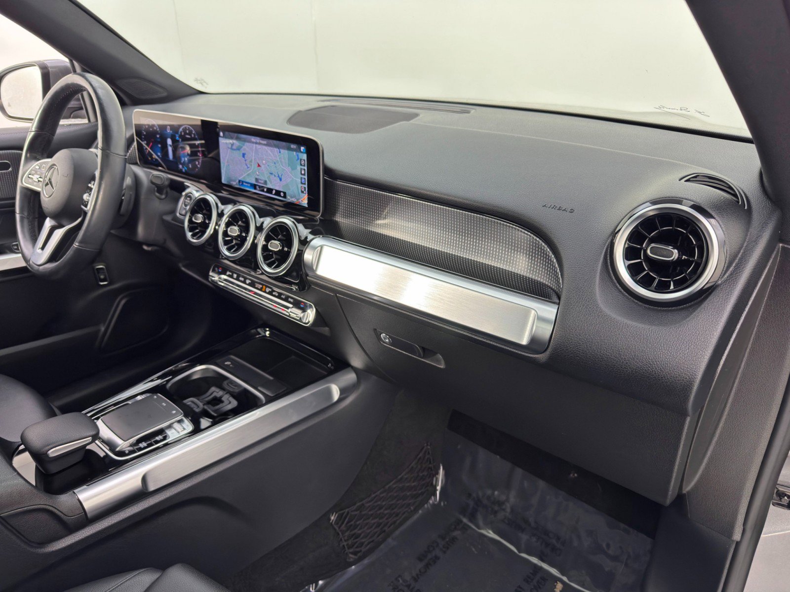 Used 2020 Mercedes-Benz GLB 250 4MATIC w/ Premium Package image 14