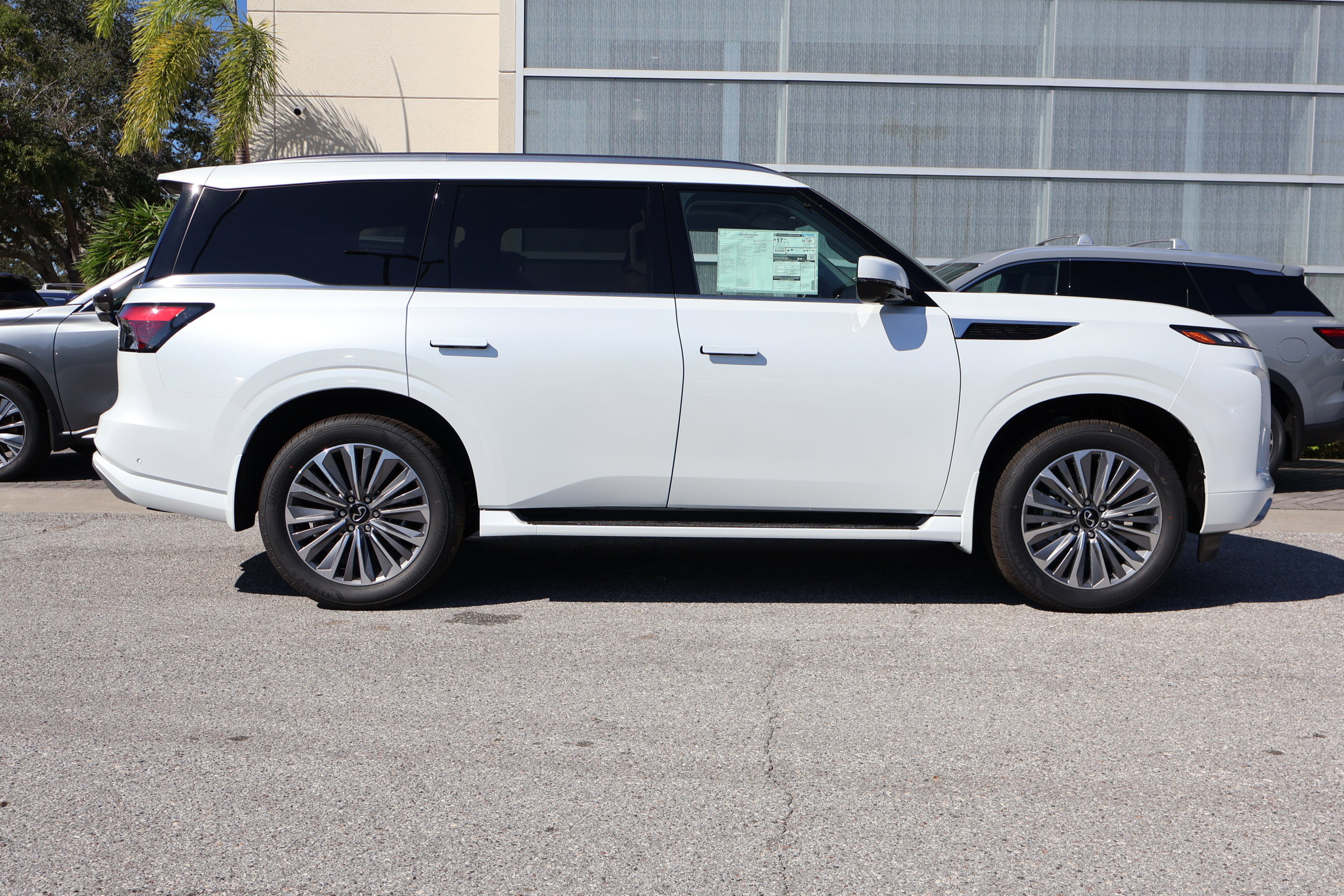 New 2026 INFINITI QX80 Luxe image 7
