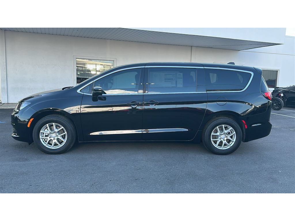 New 2027 Chrysler Pacifica LX FWD image 3