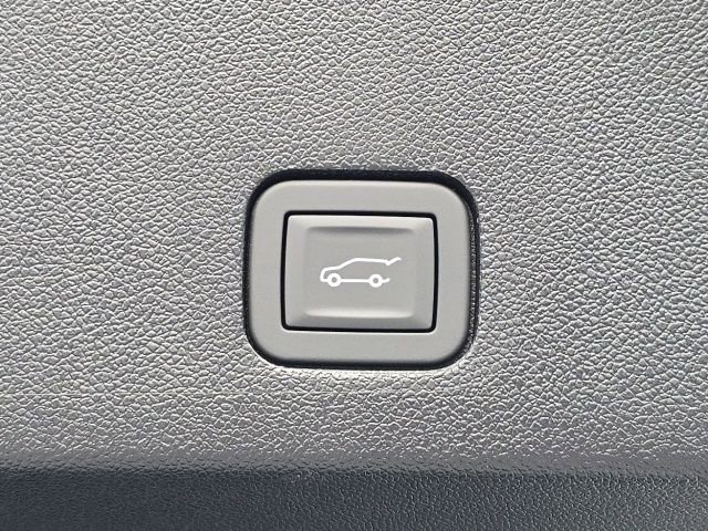 New 2025 Cadillac XT6 Luxury image 32