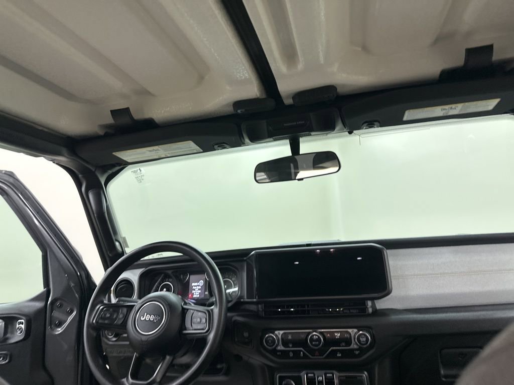 Used 2025 Jeep Gladiator Sport image 24