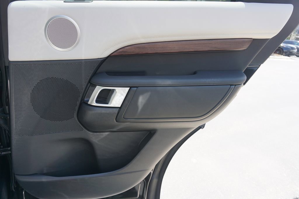 New 2025 Land Rover Discovery Dynamic SE image 25