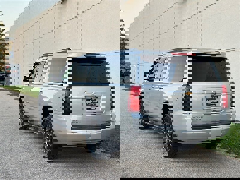 Used 2015 Chevrolet Suburban LT w/ Luxury Package image 8