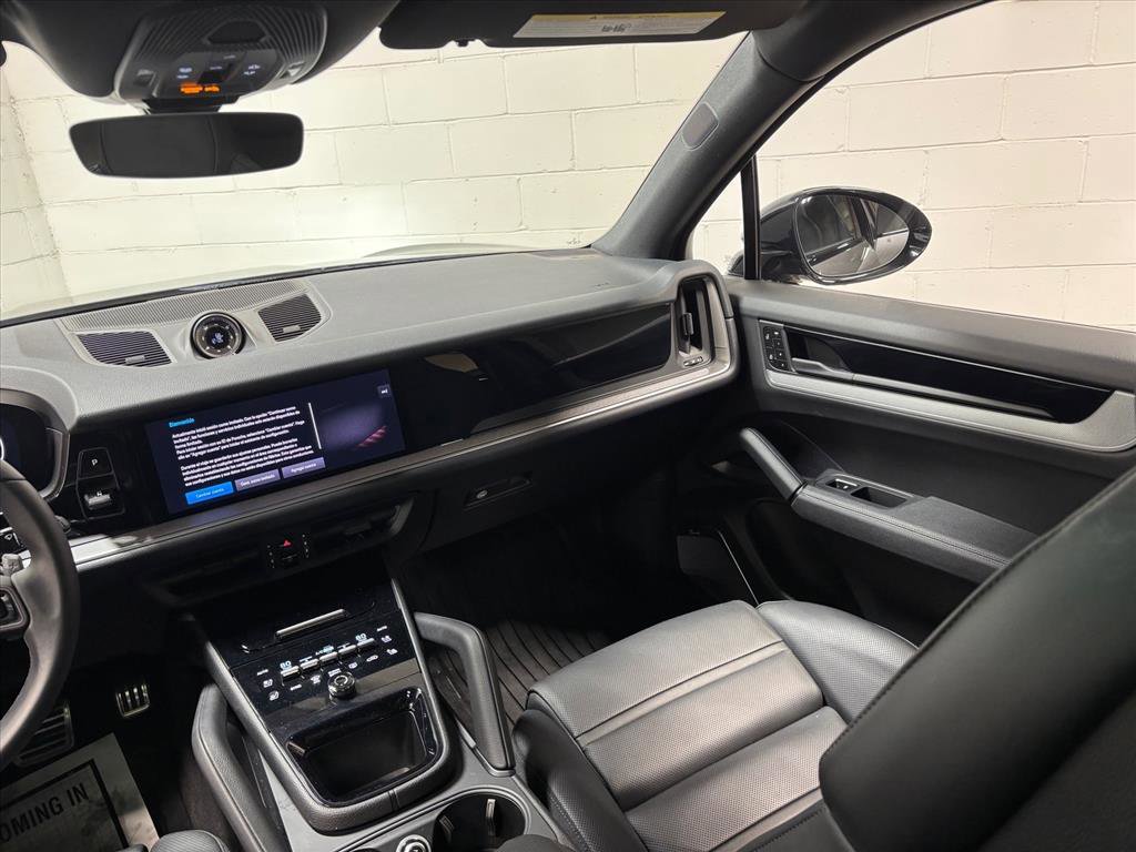 Used 2025 Porsche Cayenne S image 36