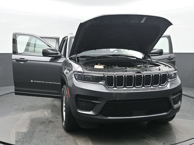 Used 2024 Jeep Grand Cherokee Laredo AWD/4WD image 54
