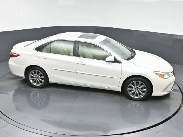 Used 2017 Toyota Camry XLE w/ Moonroof Package FWD image 34