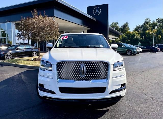 Used 2024 Lincoln Navigator L Reserve image 2
