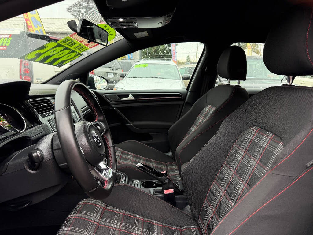 Used 2015 Volkswagen Golf 4-Door FWD image 15