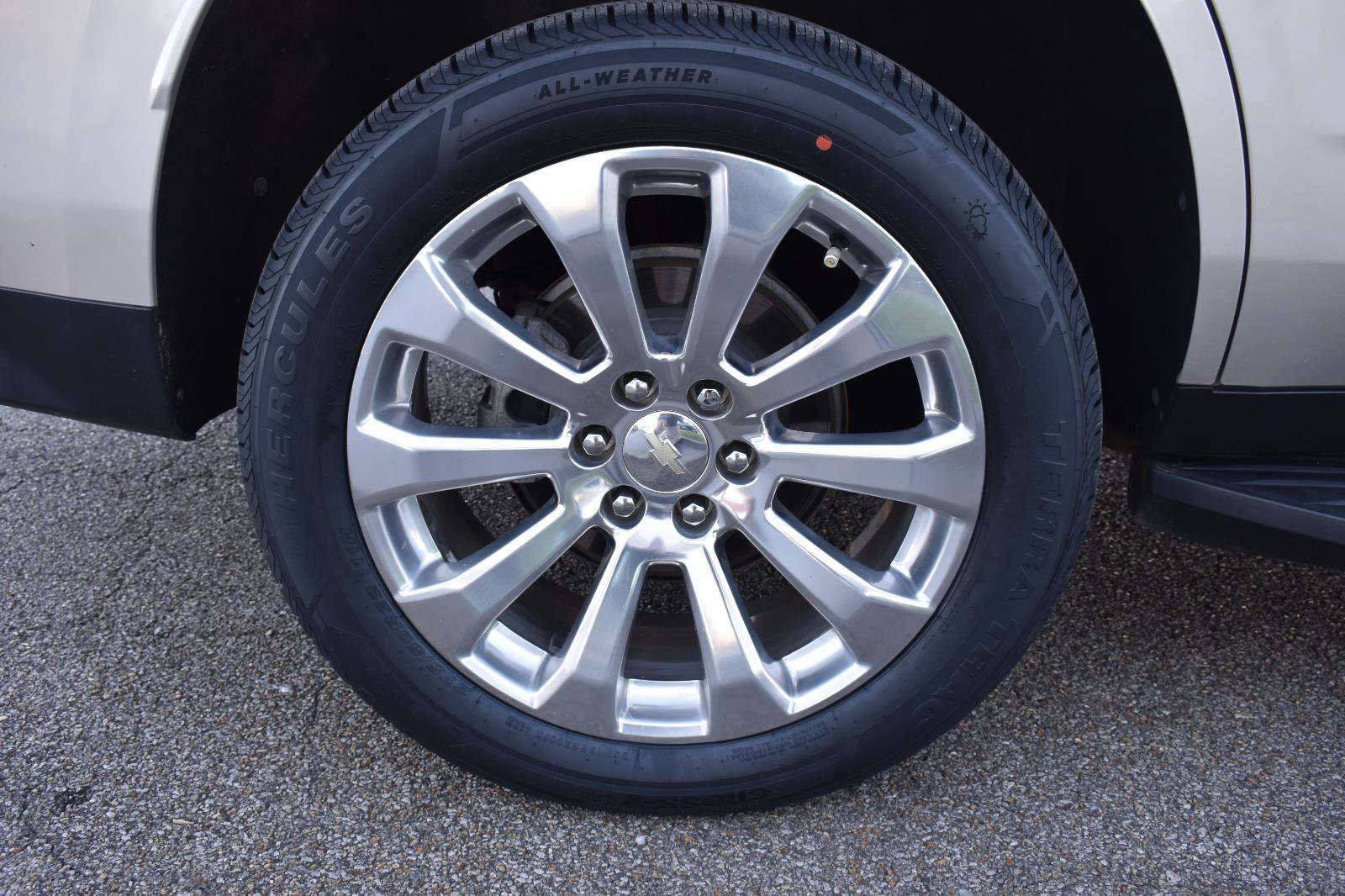 Used 2021 Chevrolet Tahoe Premier w/ Premium Package RWD image 13