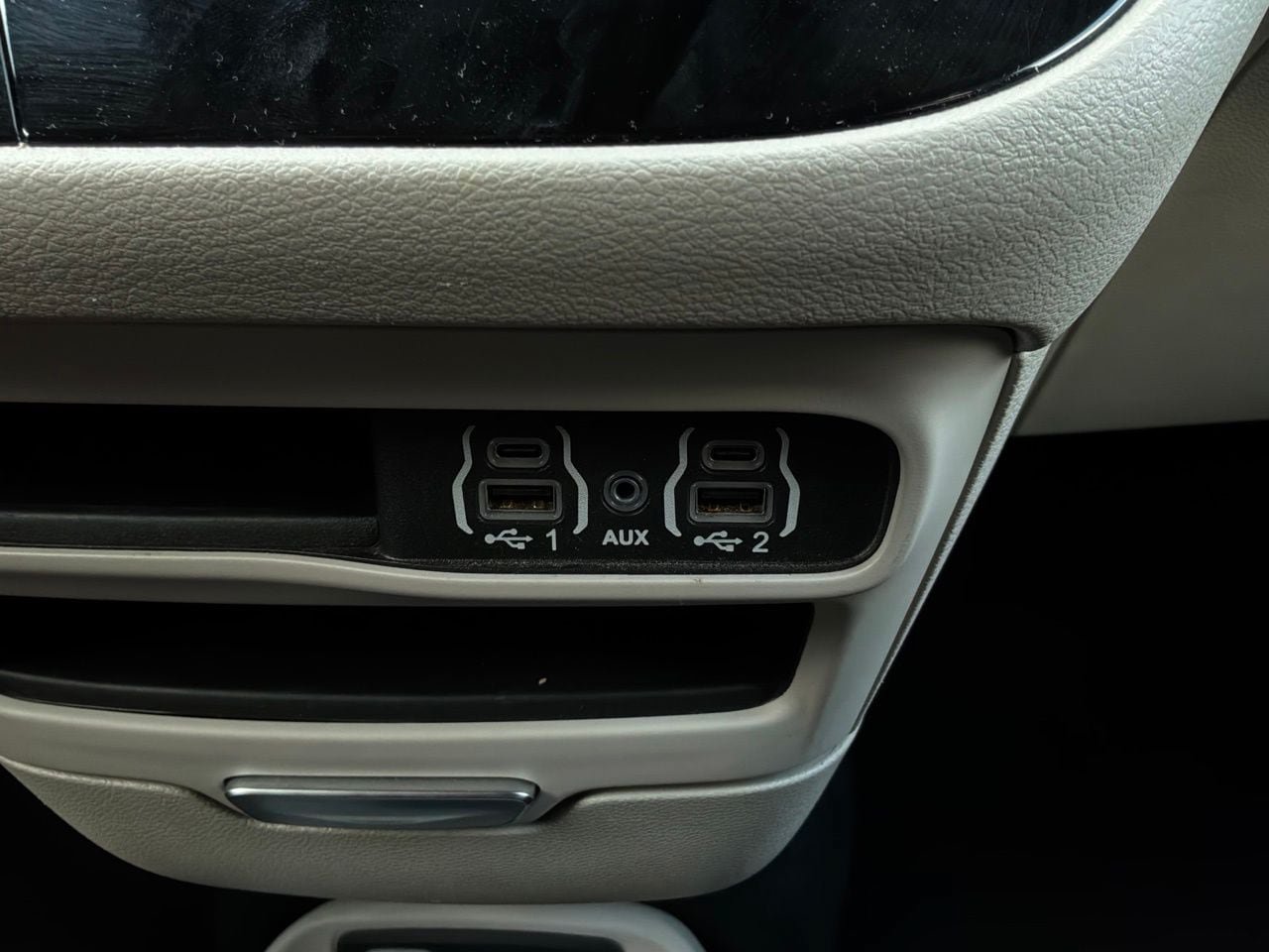 Used 2024 Chrysler Voyager LX FWD image 26