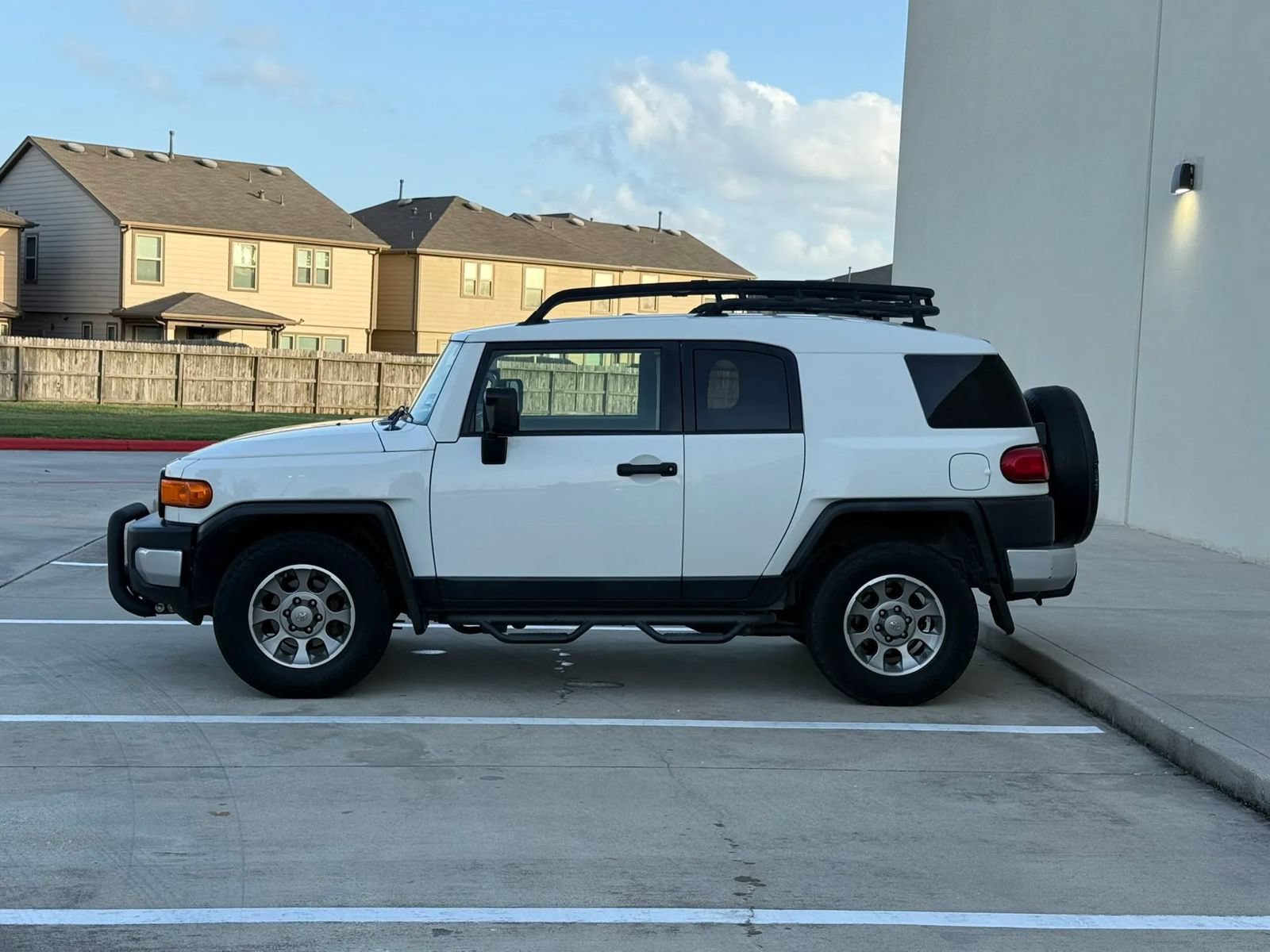 Used 2011 Toyota FJ Cruiser 2WD w/ Convenience Pkg image 4