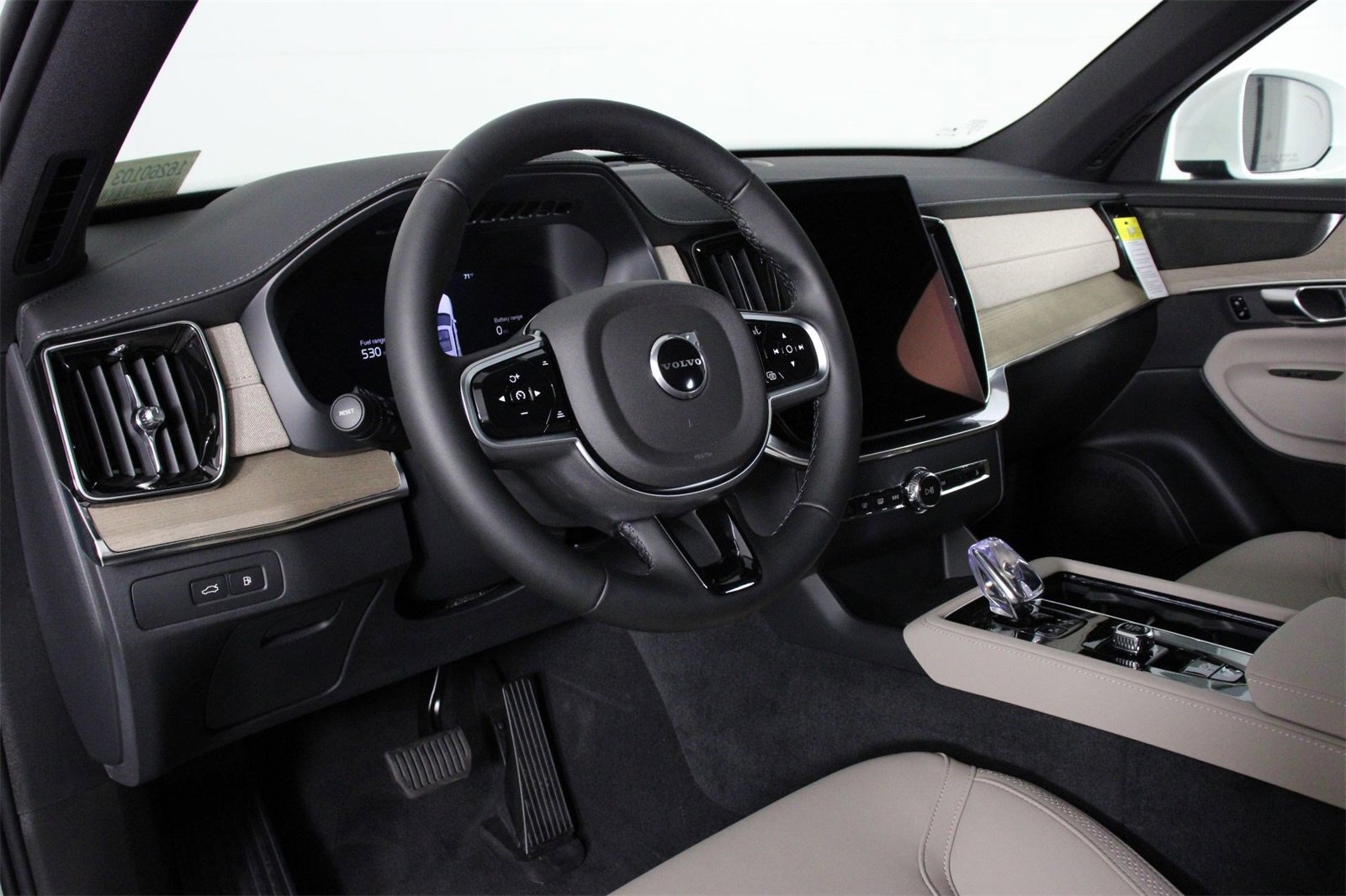 New 2026 Volvo XC90 T8 Plus image 8