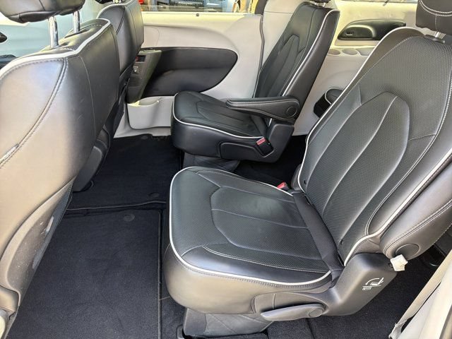 Certified 2024 Chrysler Pacifica Limited FWD image 26