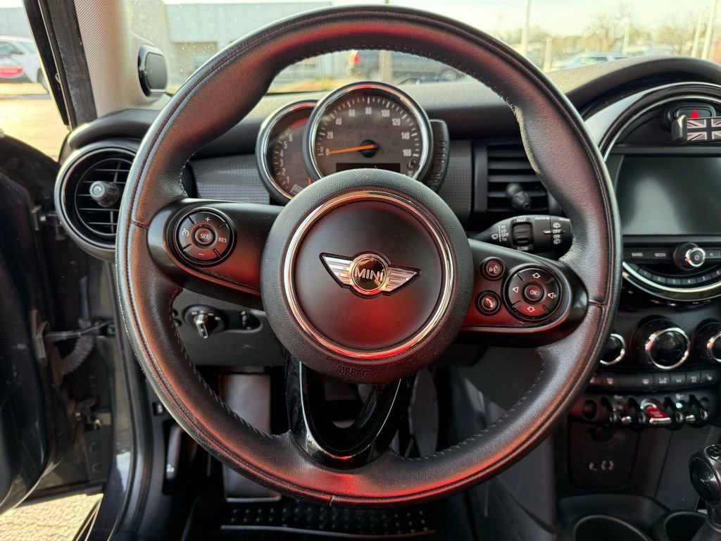 Used 2015 MINI Cooper 4-Door Hardtop image 23
