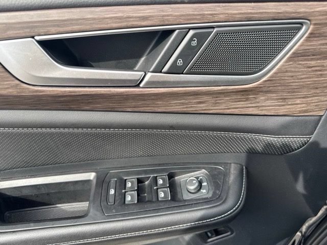 Used 2025 Volkswagen Atlas SEL AWD/4WD image 13