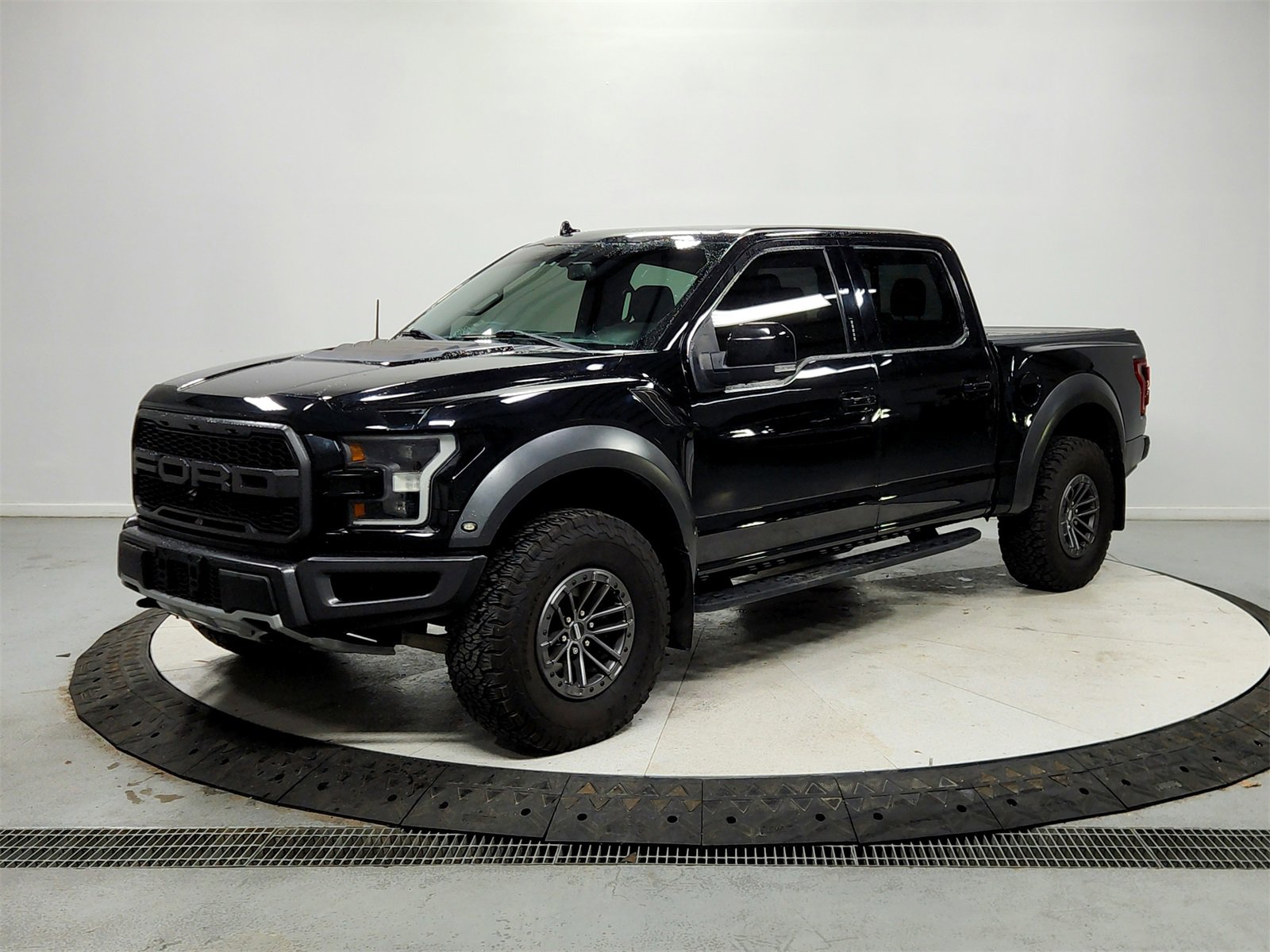 Used 2019 Ford F150 Raptor w/ Equipment Group 802A Luxury image 3