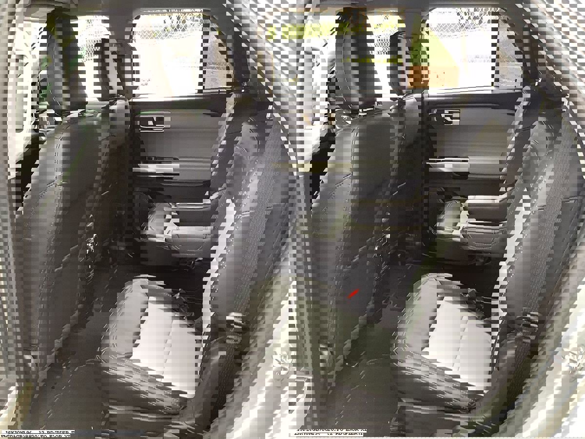 Used 2022 Ford Explorer XLT w/ Equipment Group 202A RWD image 12