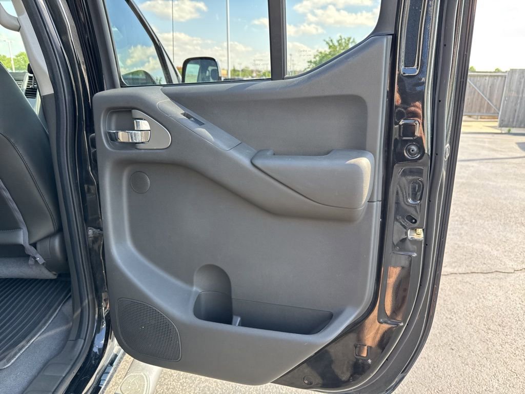 Used 2020 Nissan Frontier PRO-4X w/ Pro-4x Utility Package AWD/4WD image 38