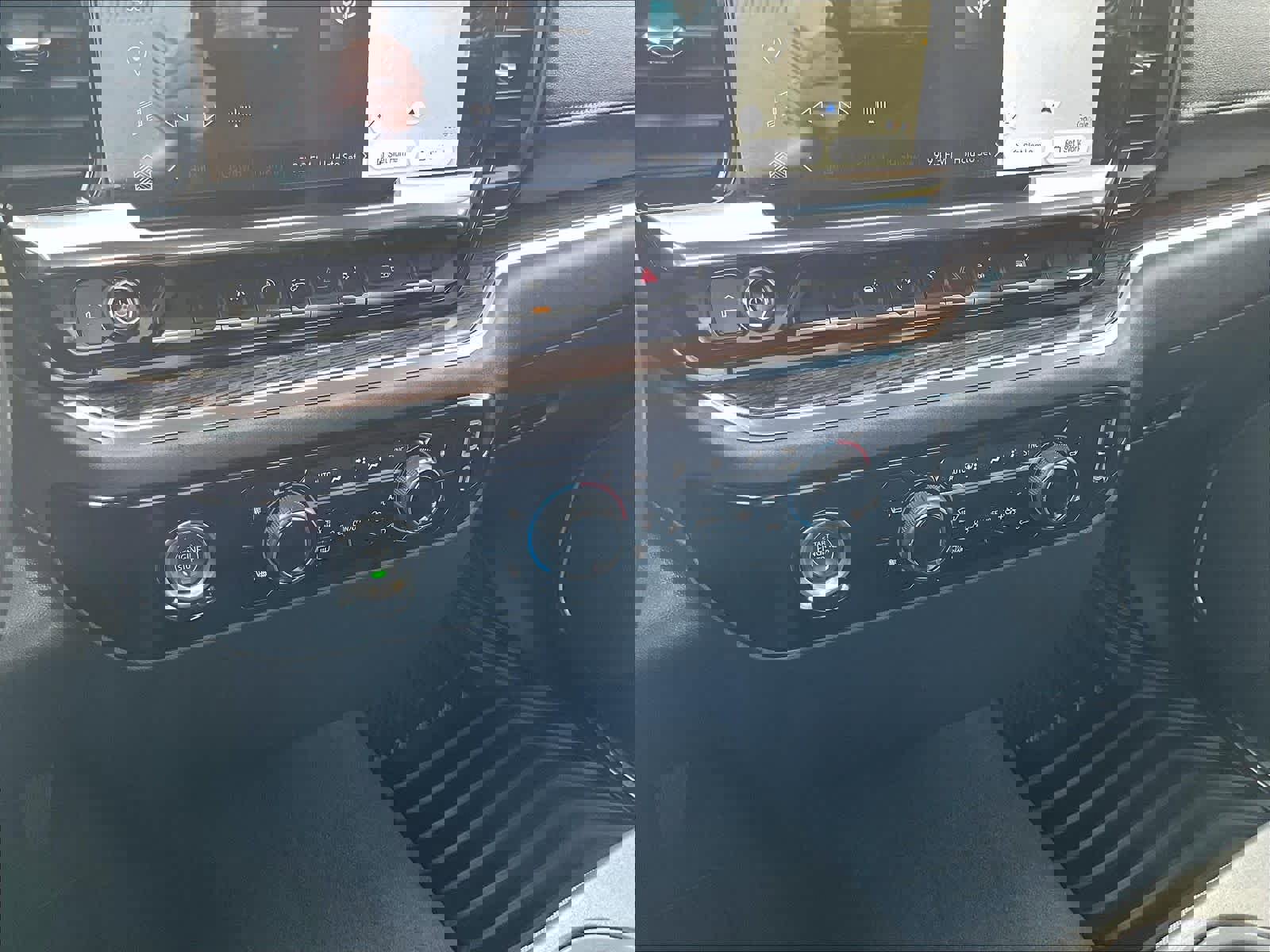 Used 2023 Chevrolet Silverado 1500 LT AWD/4WD image 25