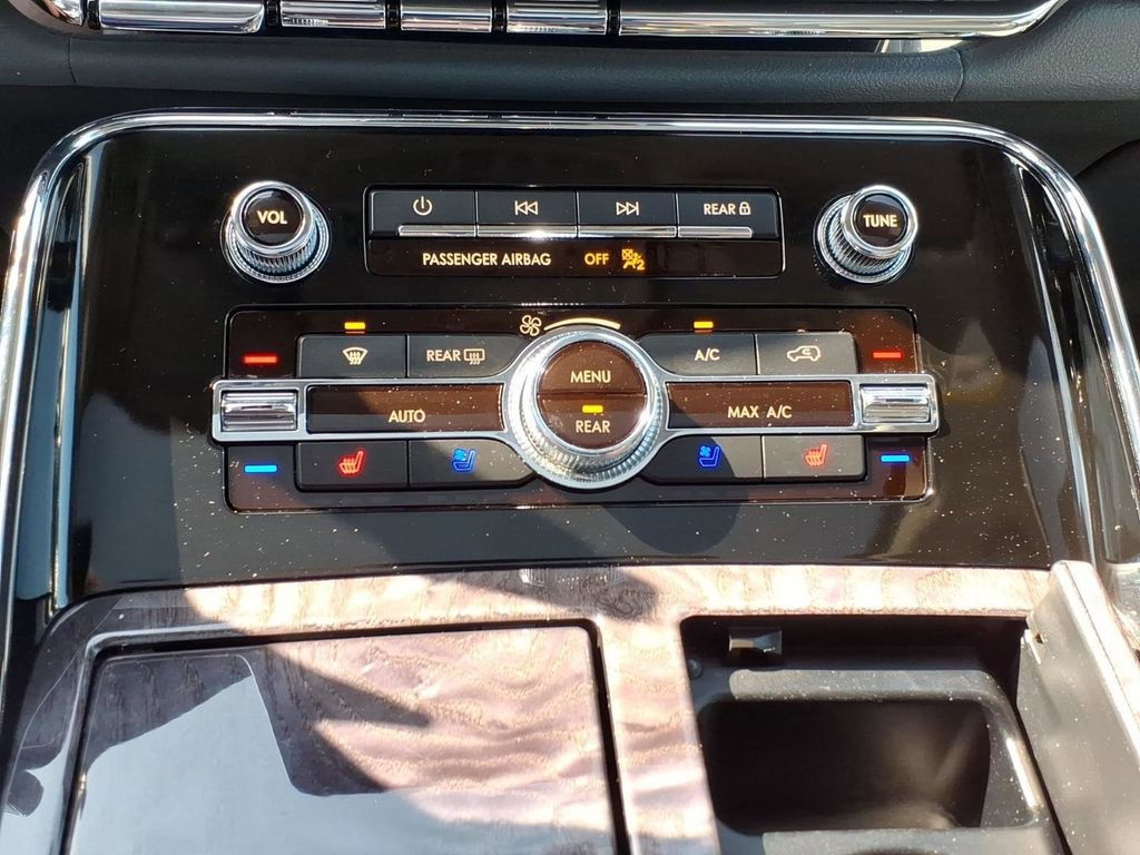 Used 2021 Lincoln Navigator Reserve w/ Luxury Package AWD/4WD image 19