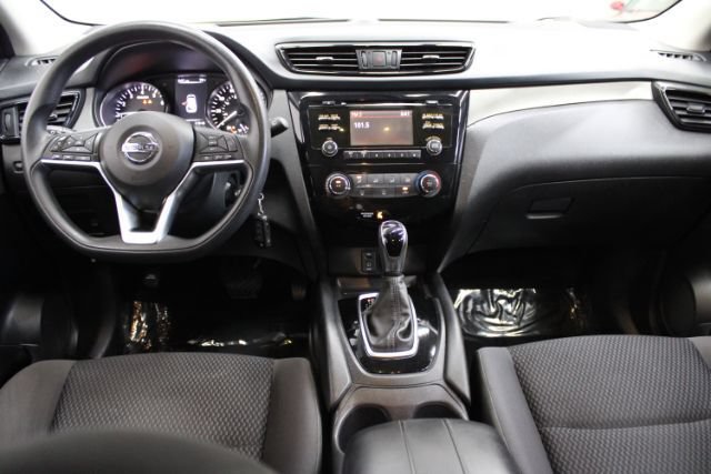 Used 2018 Nissan Rogue Sport S FWD image 2