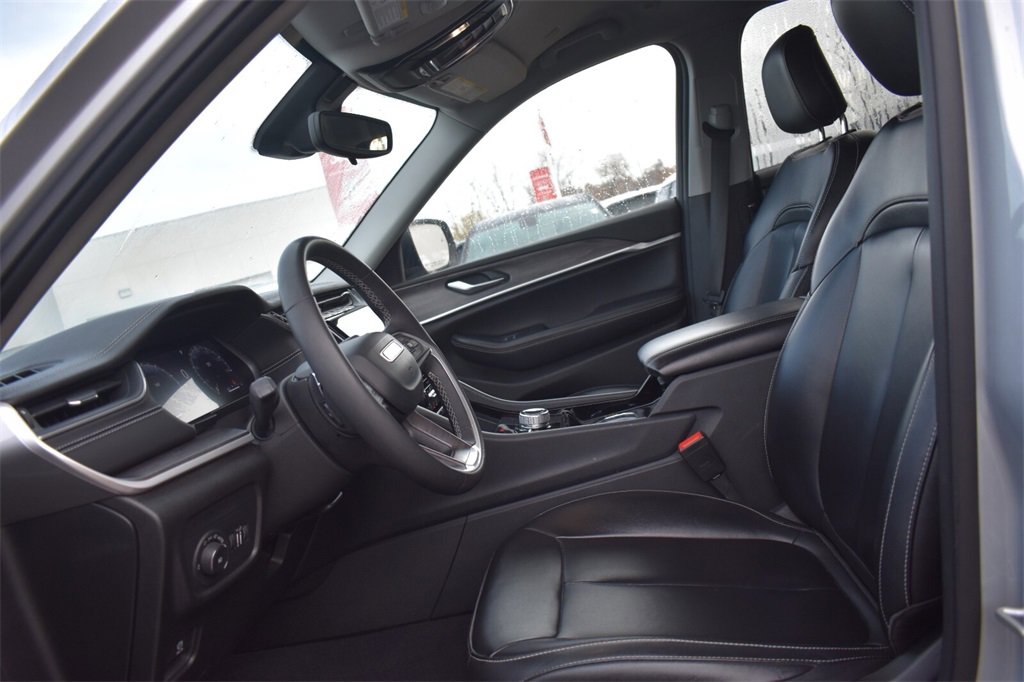 Used 2023 Jeep Grand Cherokee L Limited image 31