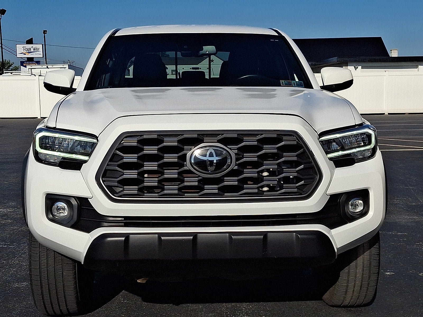 Used 2020 Toyota Tacoma TRD Off-Road AWD/4WD image 2