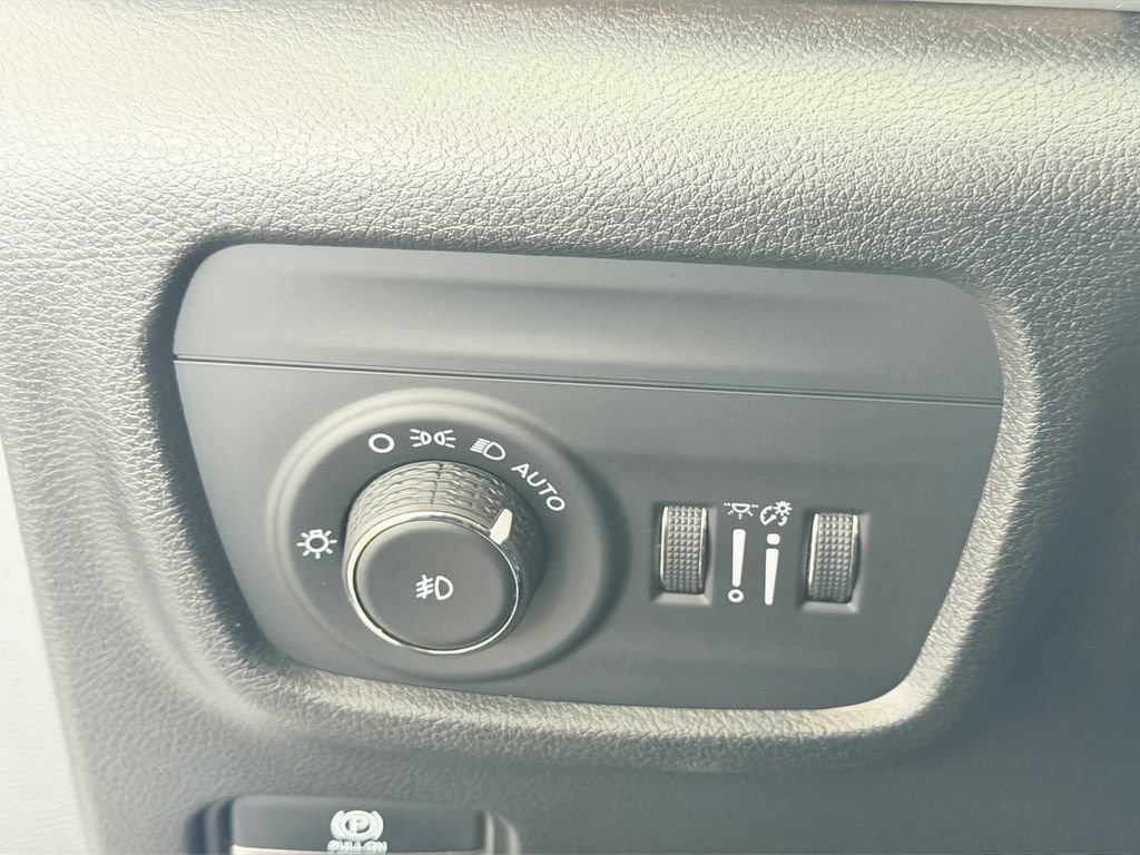Used 2022 Jeep Grand Cherokee L Limited AWD/4WD image 24