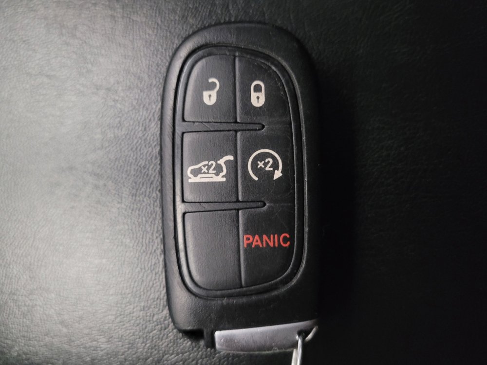 Used 2019 Jeep Cherokee Latitude Plus w/ Comfort/Convenience Group image 32