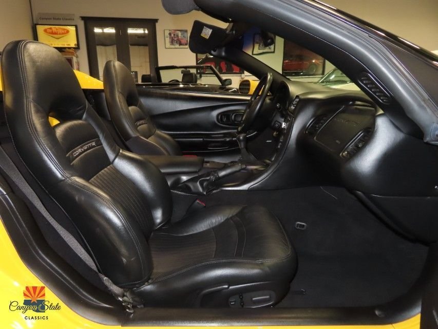 Used 2002 Chevrolet Corvette Convertible w/ Preferred Equipment Group2 image 5