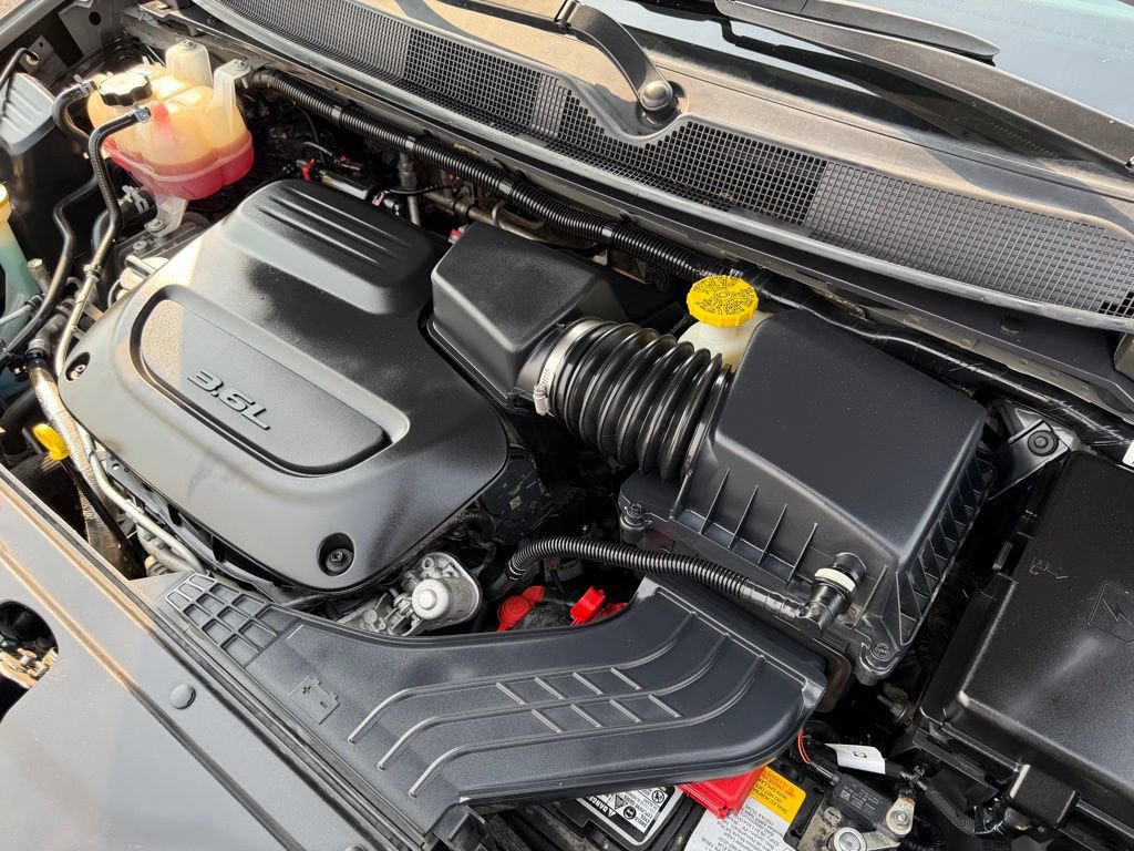 Used 2023 Chrysler Pacifica Touring-L image 40