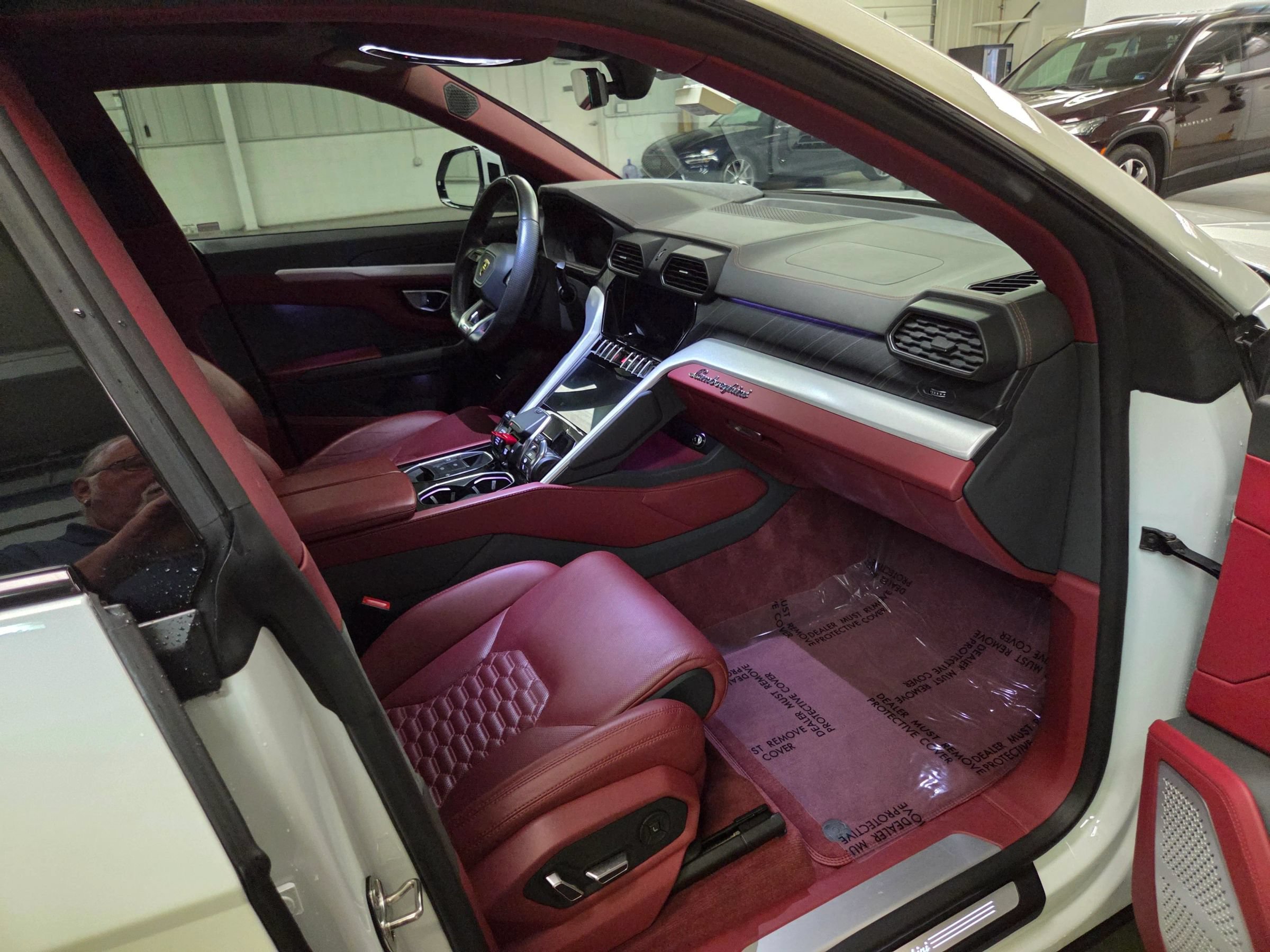 Used 2020 Lamborghini Urus AWD/4WD image 34