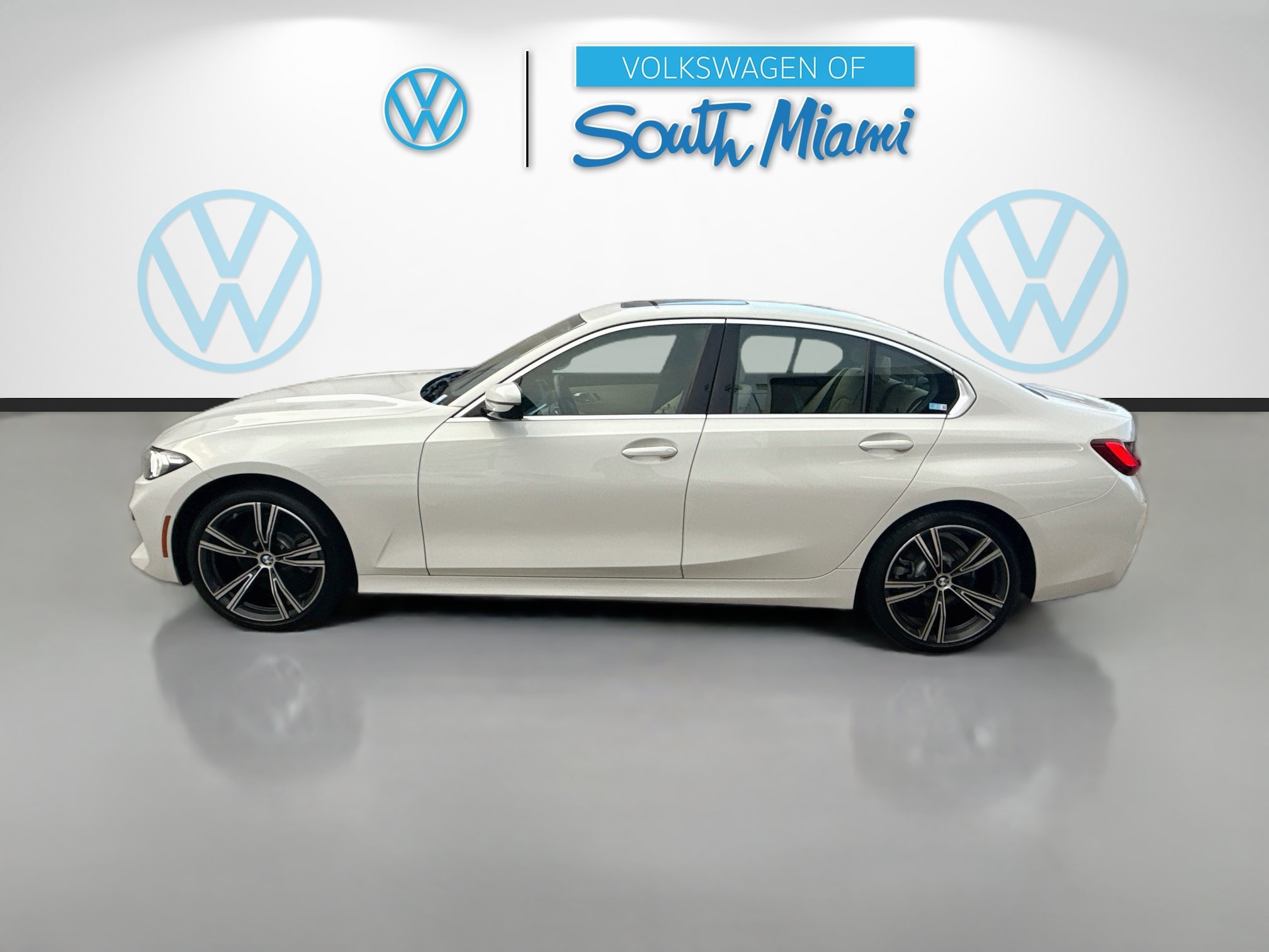 Used 2024 BMW 330i Sedan w/ Convenience Package RWD image 4