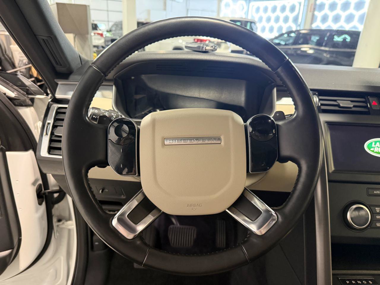 Used 2020 Land Rover Discovery Landmark AWD/4WD image 6
