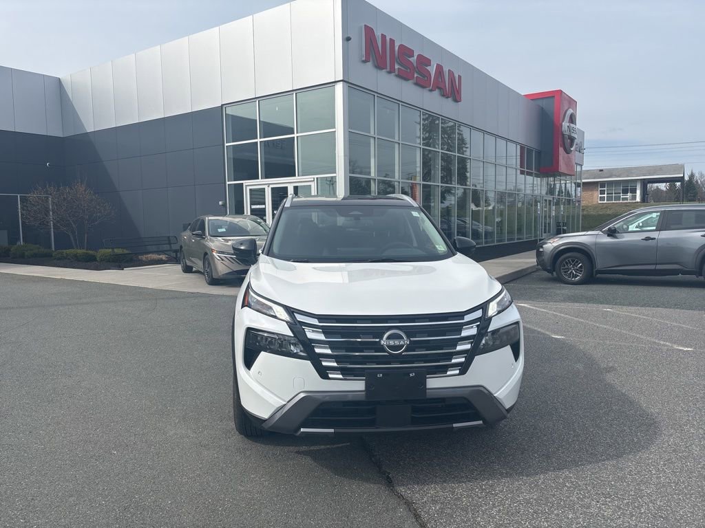 Used 2025 Nissan Rogue SL image 2