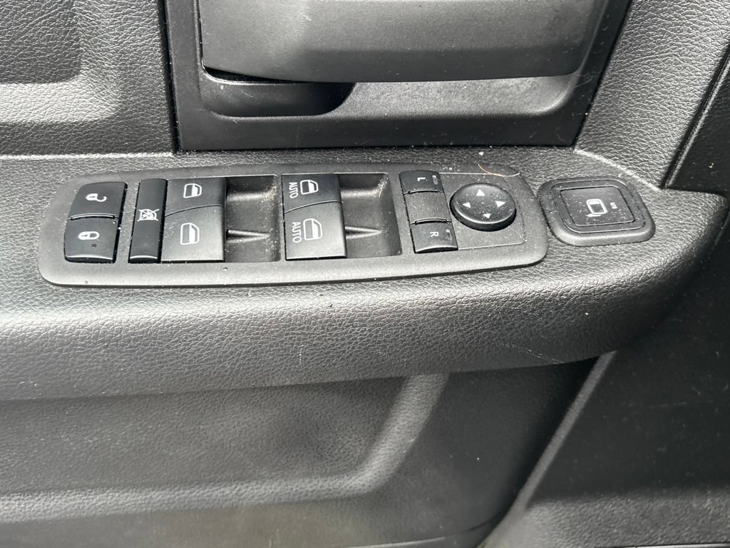 Used 2024 RAM 2500 Tradesman w/ Chrome Appearance Group AWD/4WD image 9